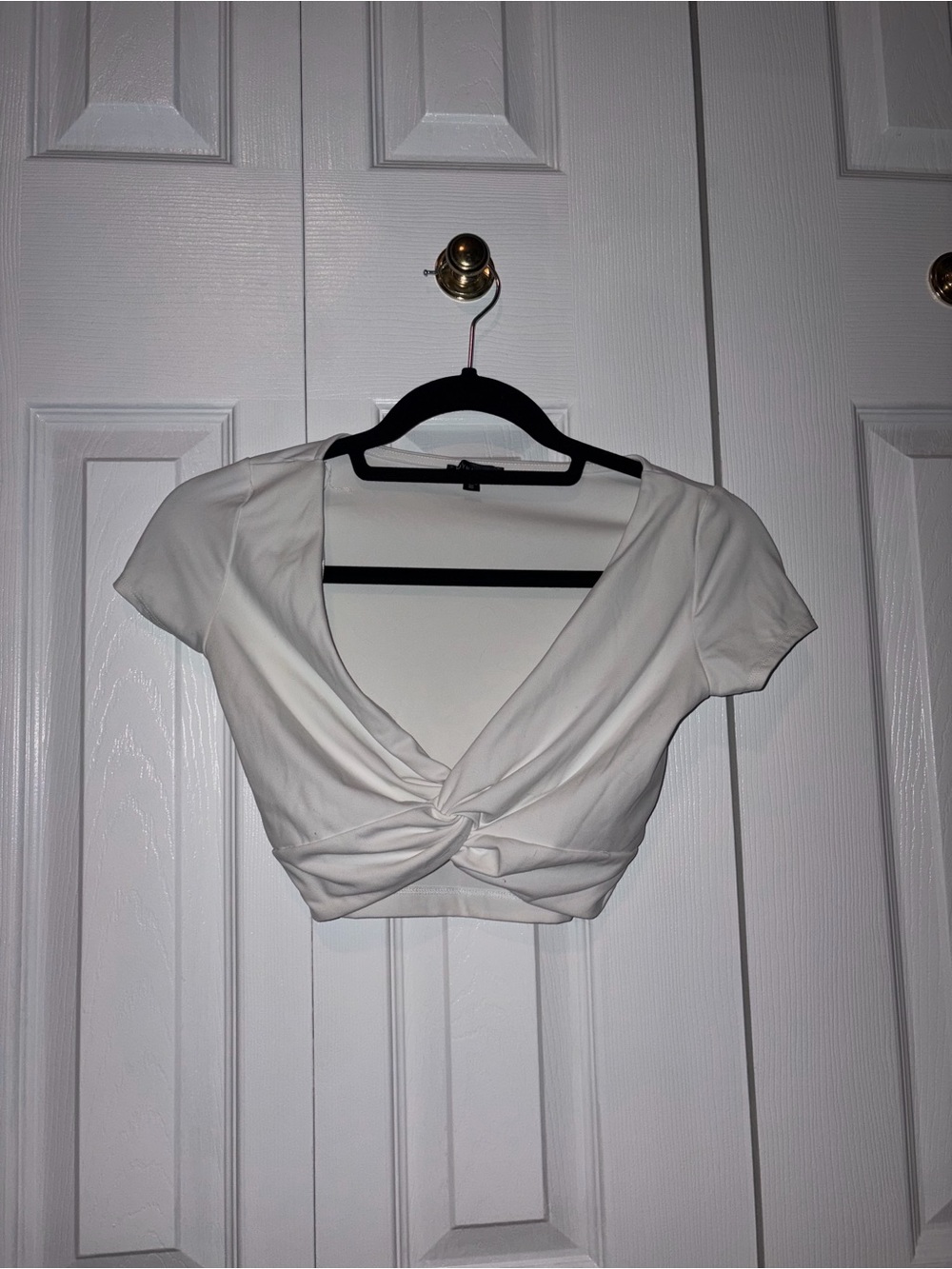 Dynamite White Twist-Knot Crop Top